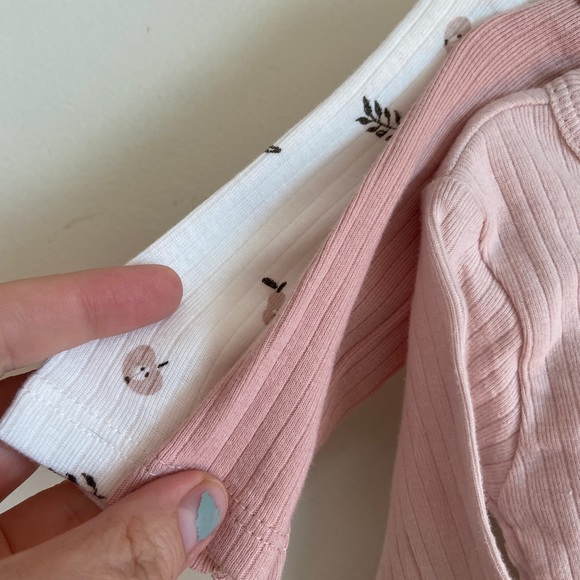 Rabbit Bear organic Cotton By Emily & Oliver Onesies SZ 0-3 MONTHS - Picture 2 of 9